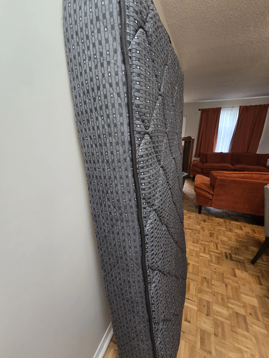 Sealy Posturepedic Mattress - photo 4