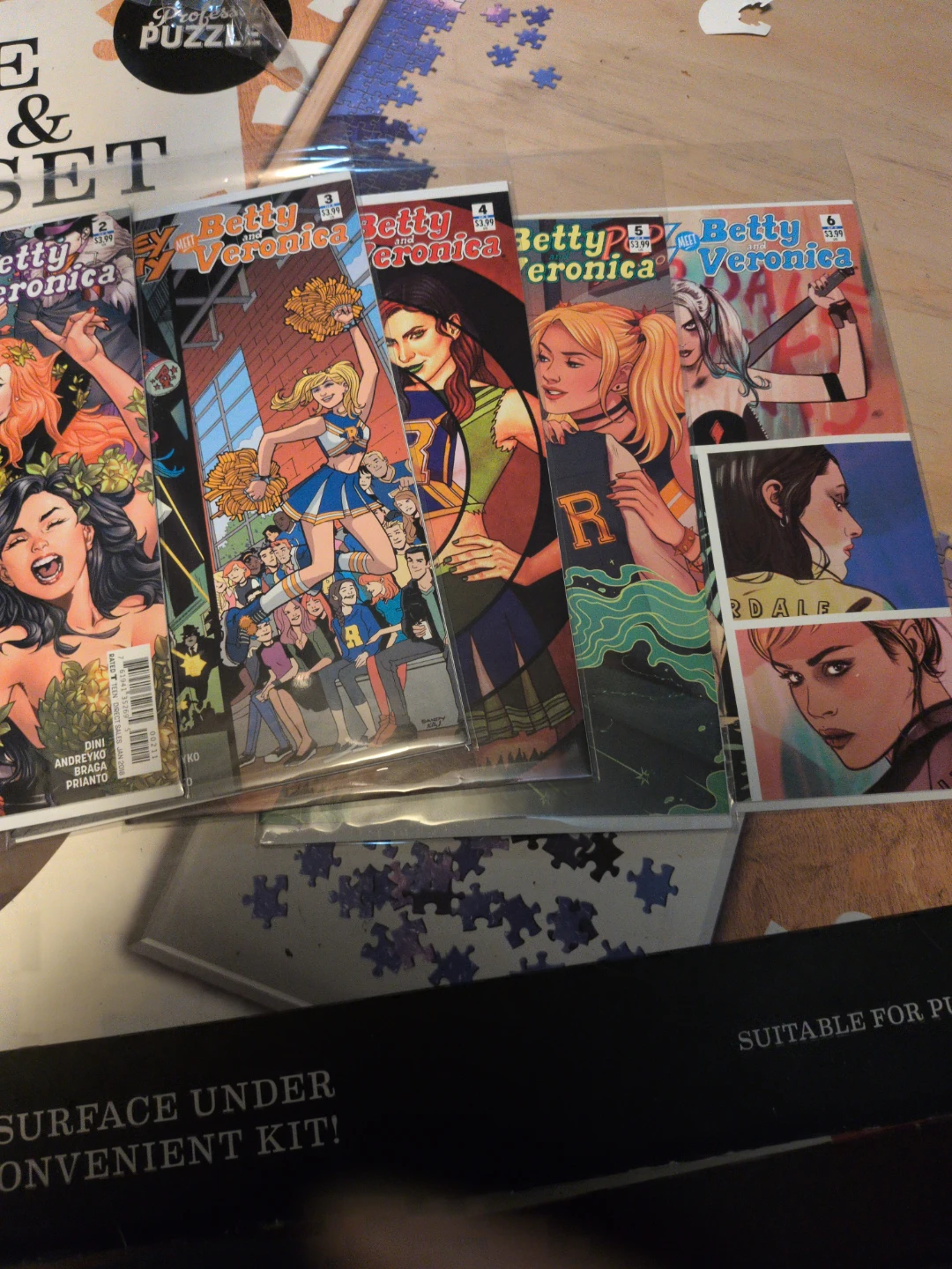 Harley & Ivy Meet Betty & Veronica Comics Bundle - photo 2