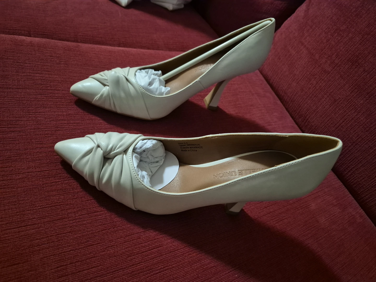 Gabrielle Union creamy colored Knot Heels Size 8.5