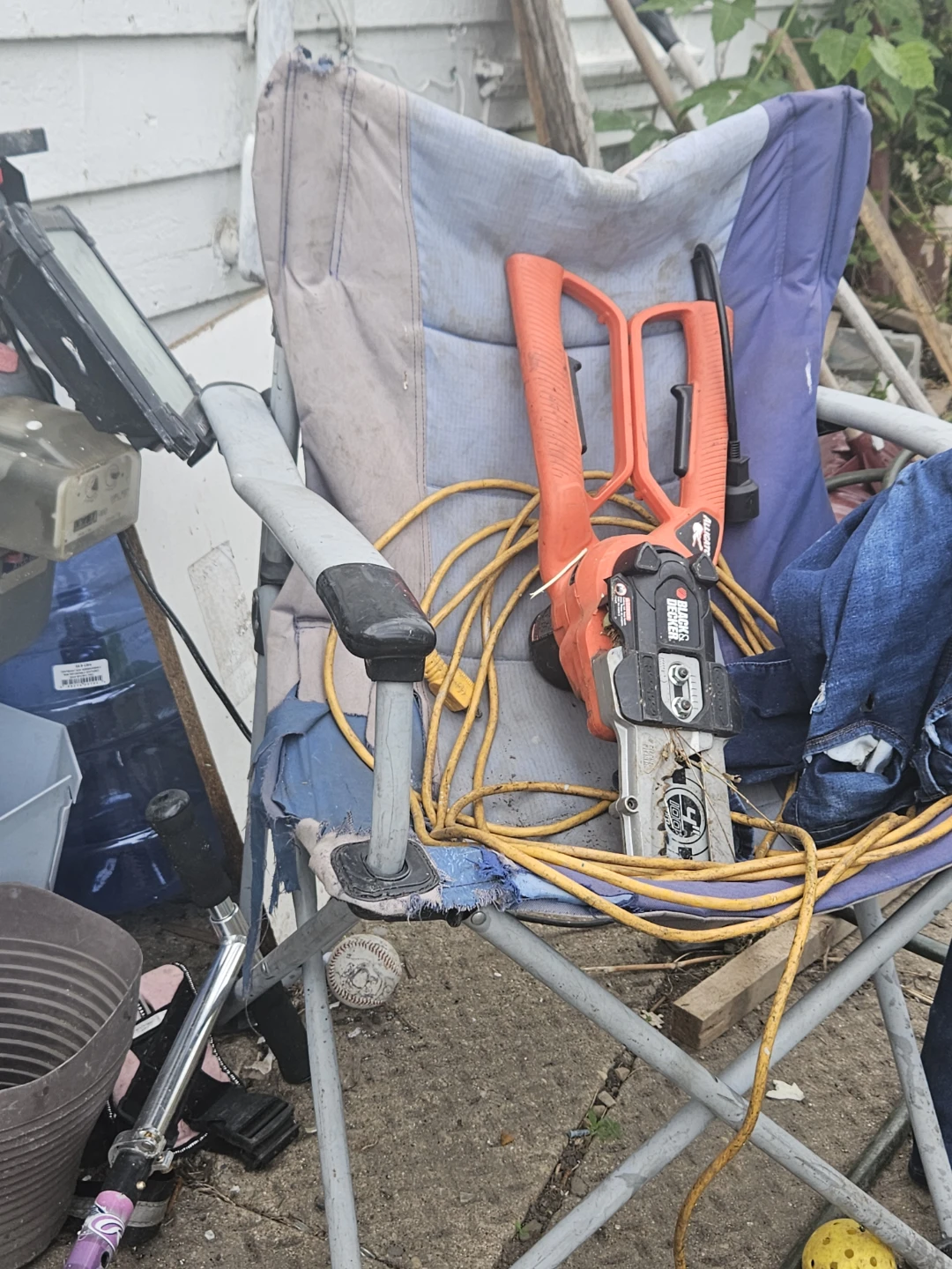BLACK+DECKER Corded Electric Alligator Lopper (Model LP1000).