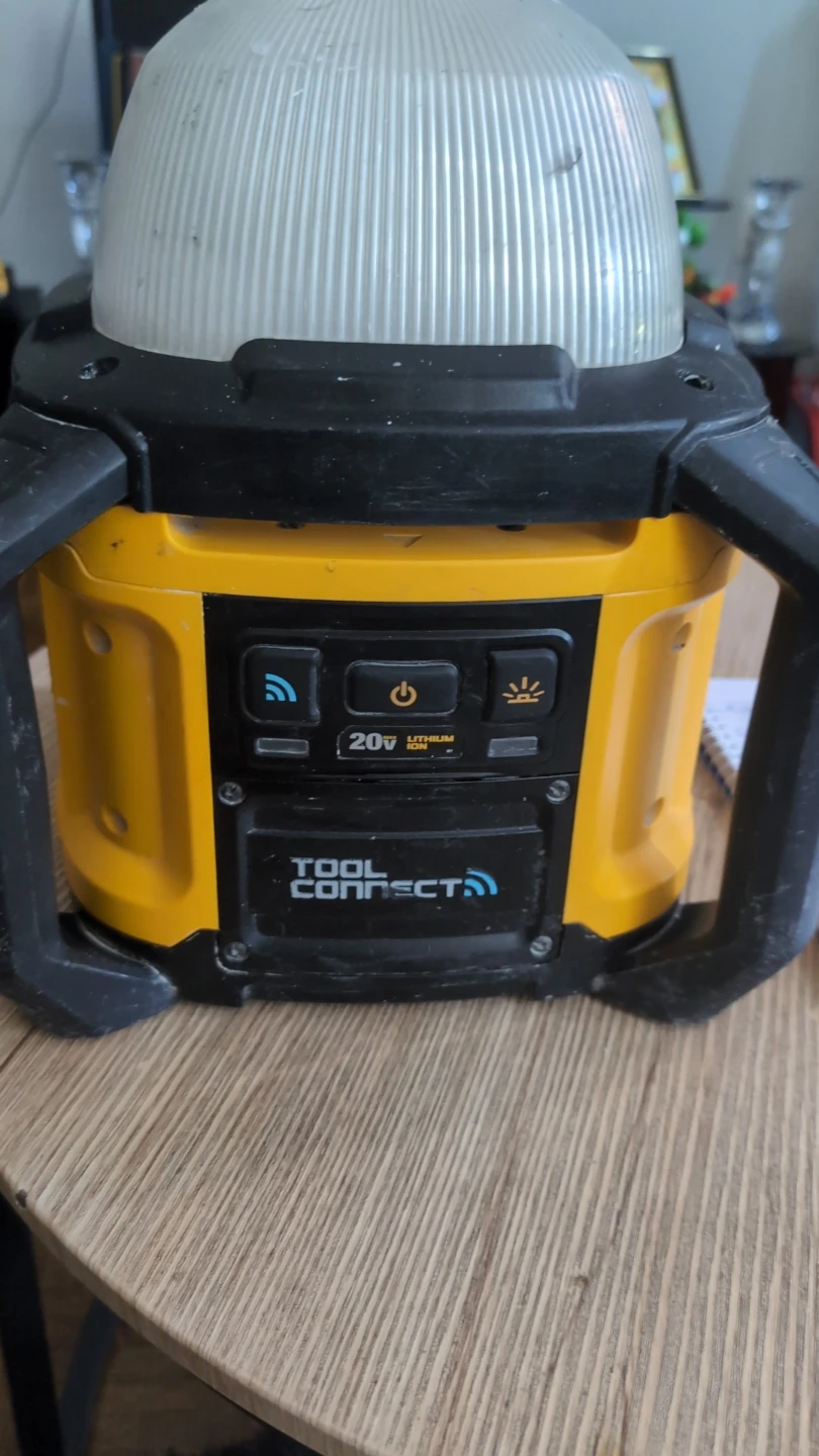 DEWALT 20V Cordless Work Light - photo 3