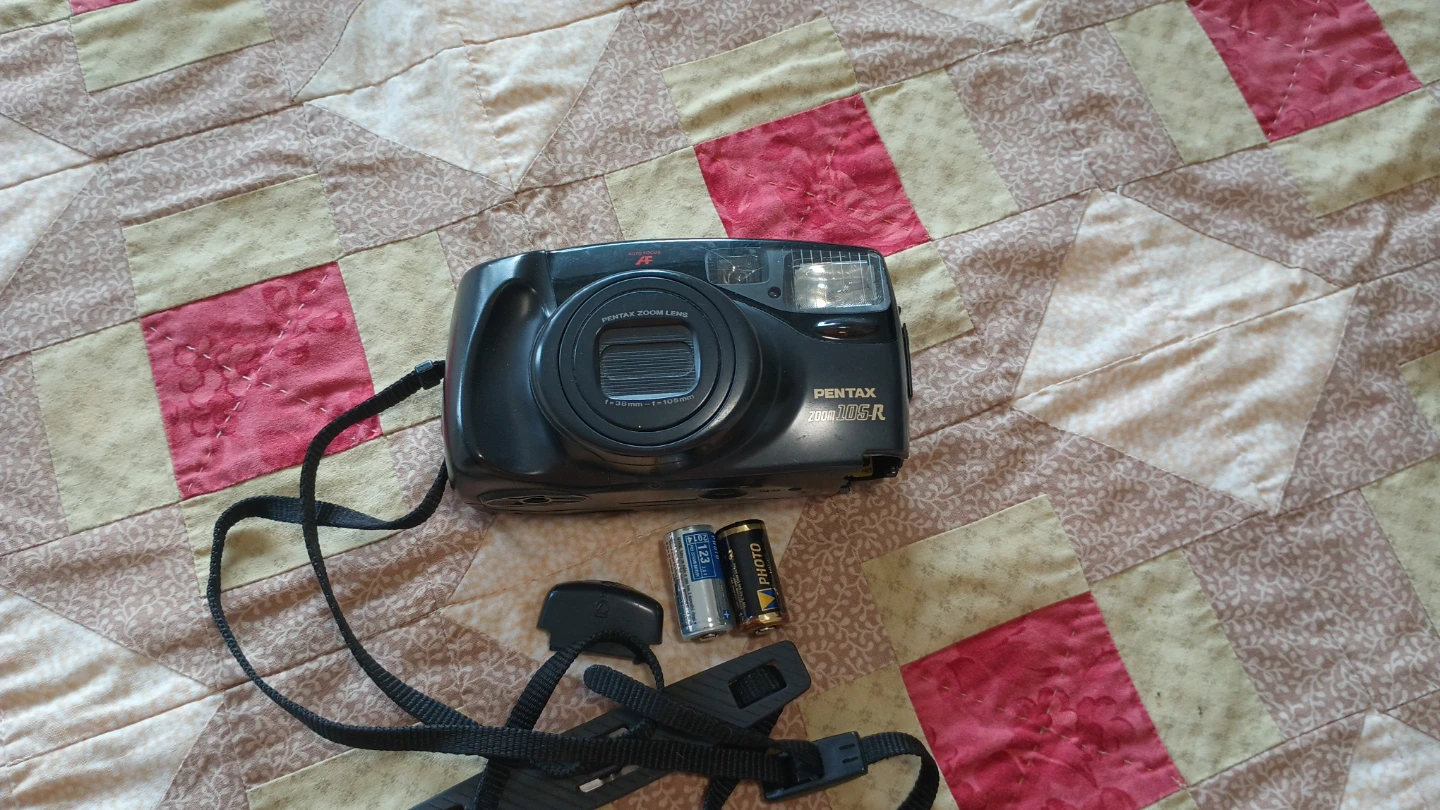 Pentax Zoom 105-R 35mm Film Camera