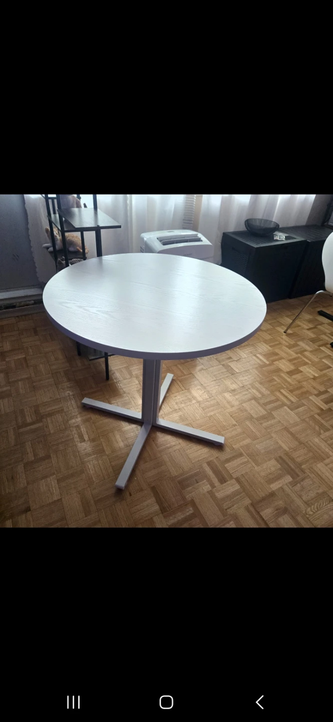 Dinning table .like new