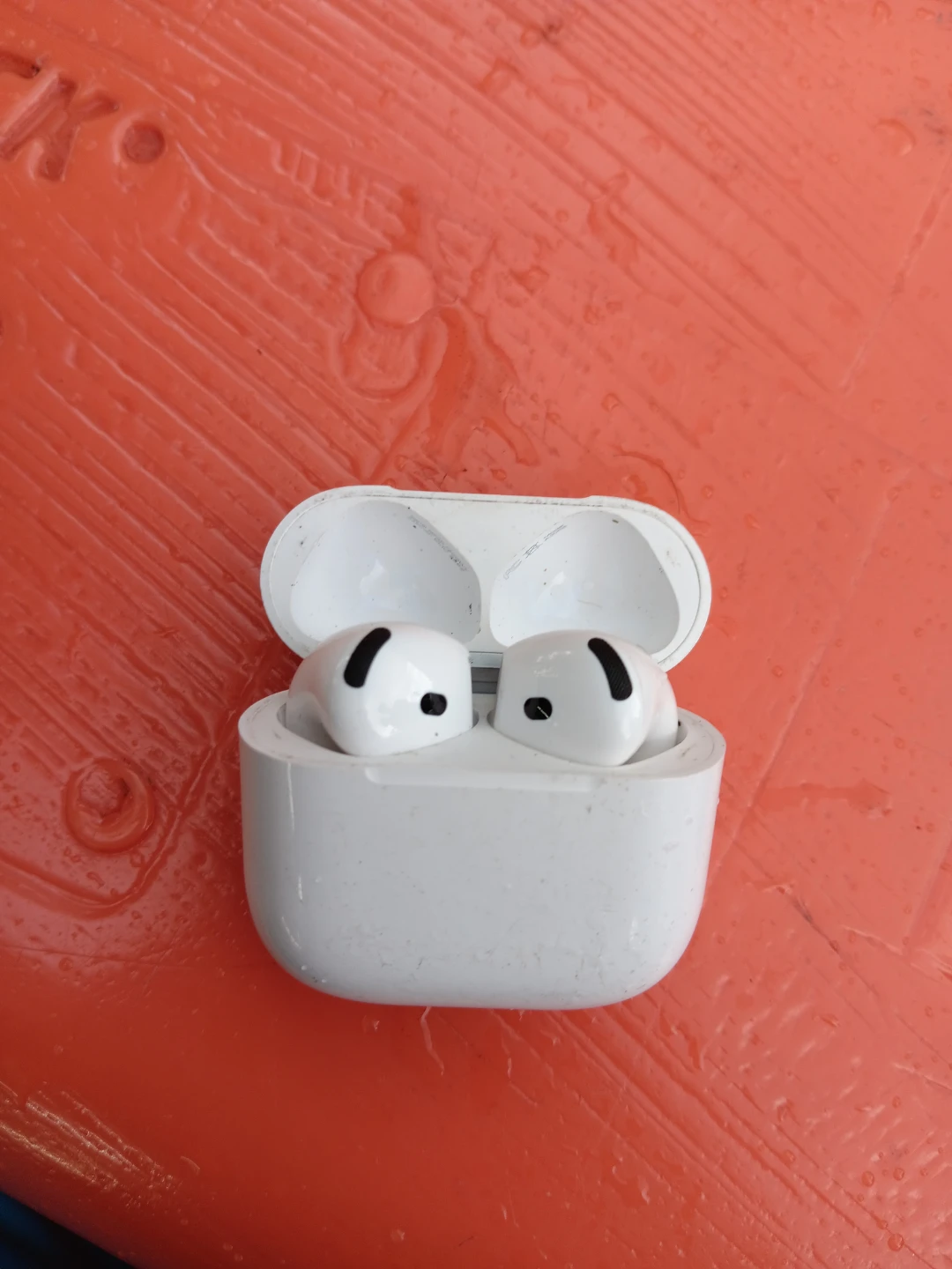 Apple AirPods Pro (2nd generation) - photo 2