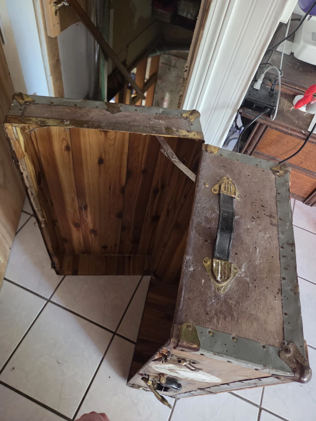 Vintage Wooden Trunk - photo 3