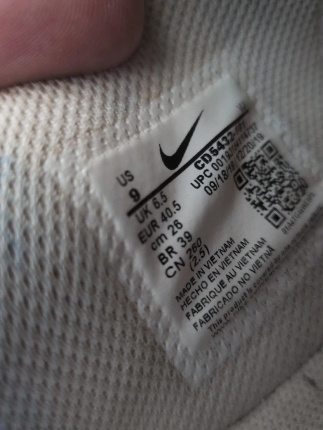 Size 9 Nike Air Max Running Shoes - photo 3