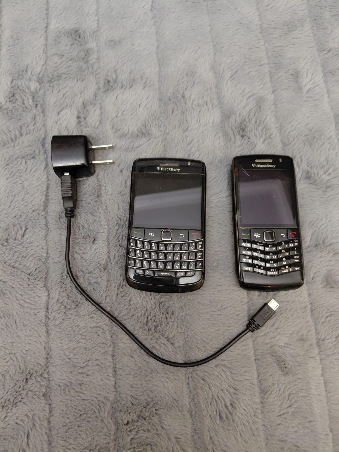 BlackBerry Bold 9650 & 8520 Phones for parts/repair
