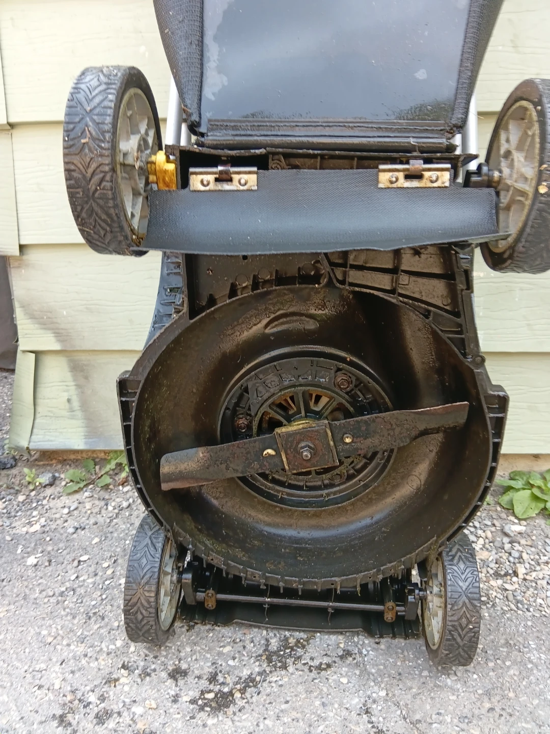 Yardworks 14" Compact  Electric Lawnmower & Bag - photo 4