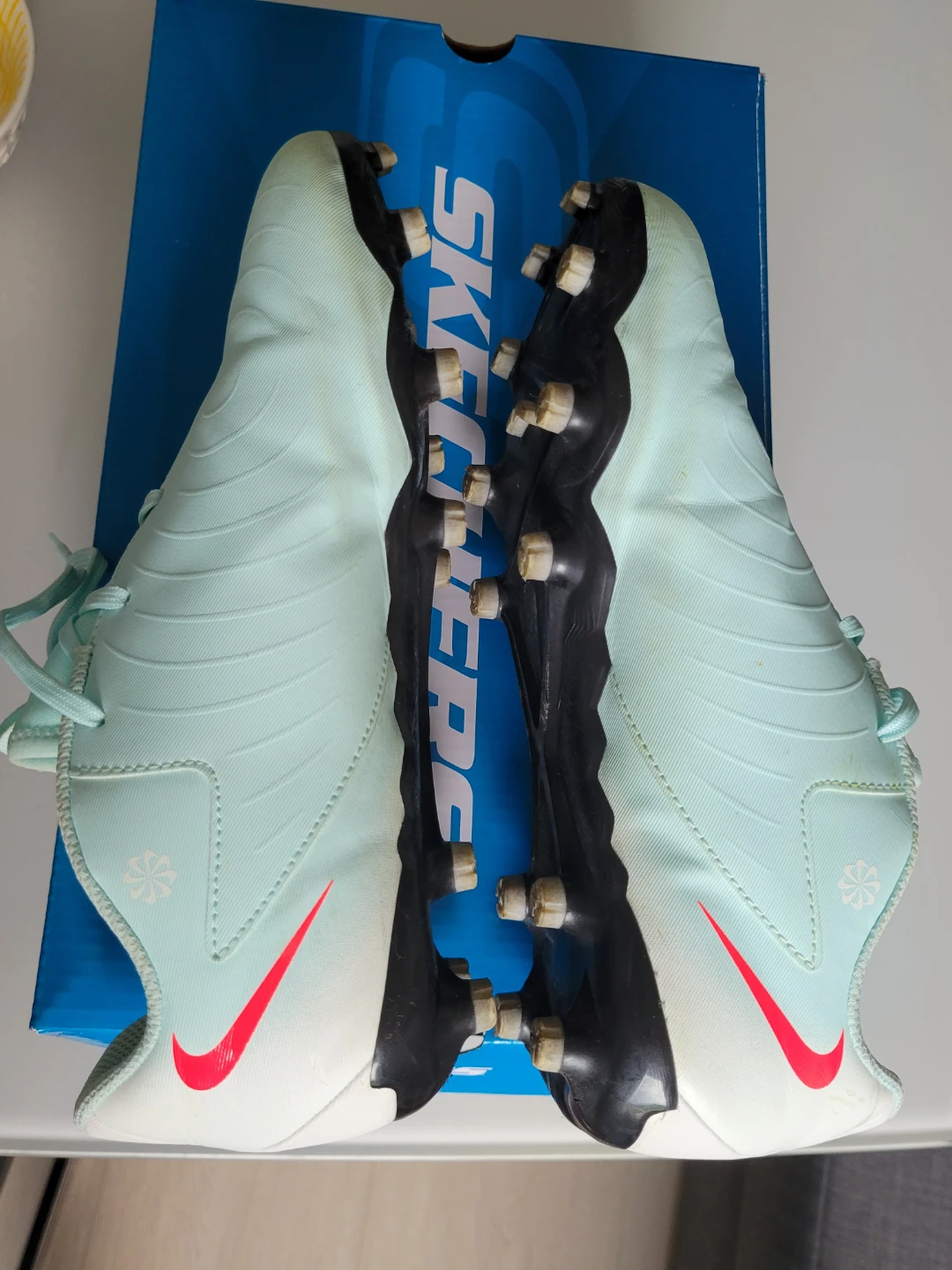 [Like new] Nike Phantom Cleats - Size 6 - photo 2