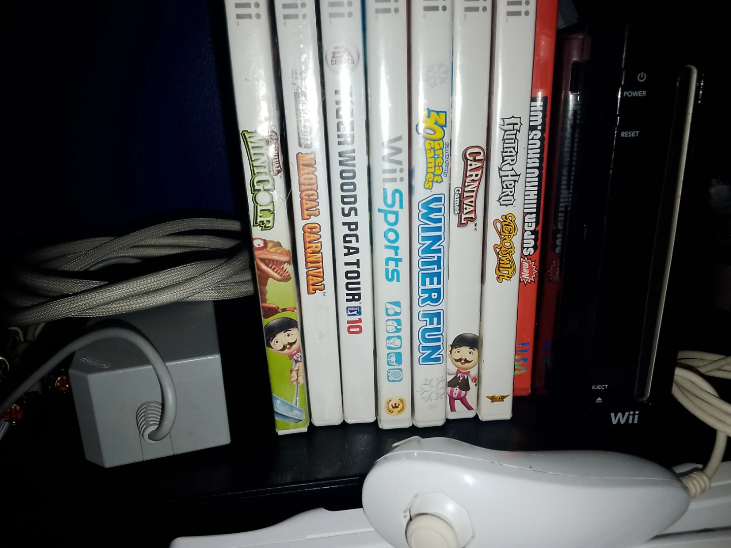 Nintendo Wii Console Bundle with Games and Controllers - photo 2