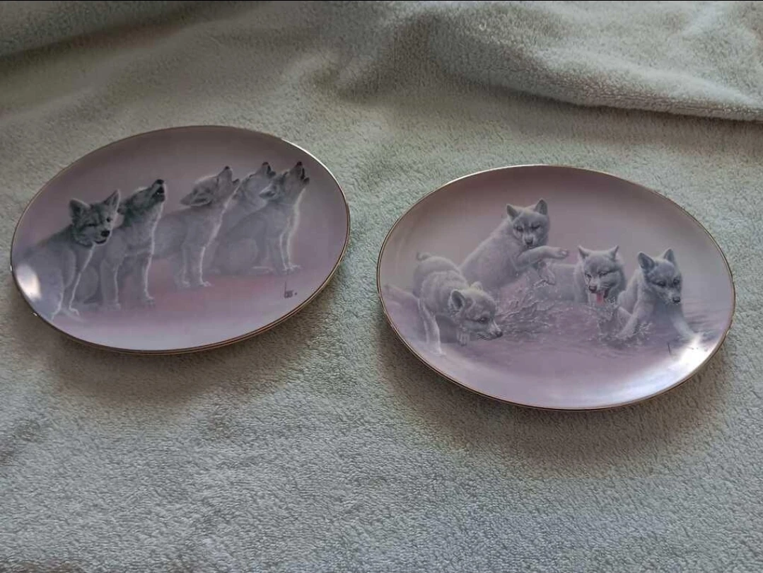 Bradford Exchange Wolf Plates