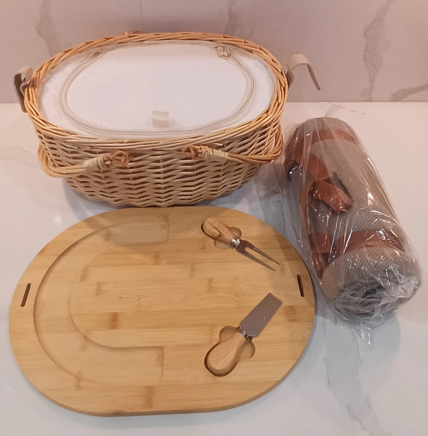 Hap Tim Picnic Basket with Blanket