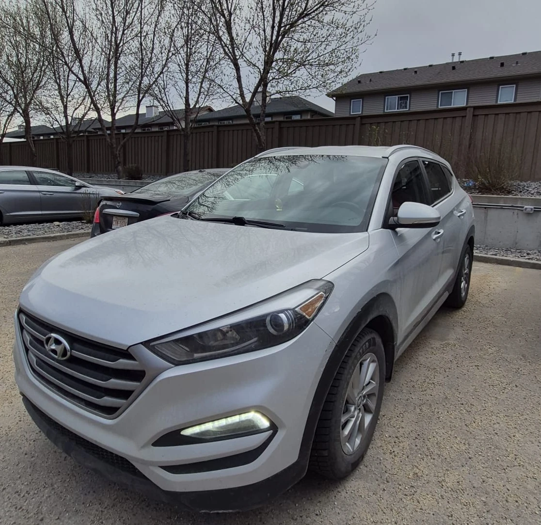 Silver Hyundai Tucson SUV 2018 sports