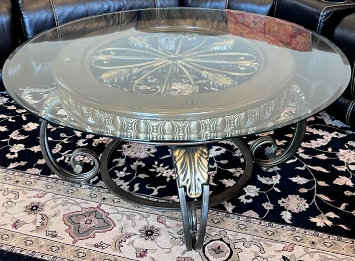 Round coffee table