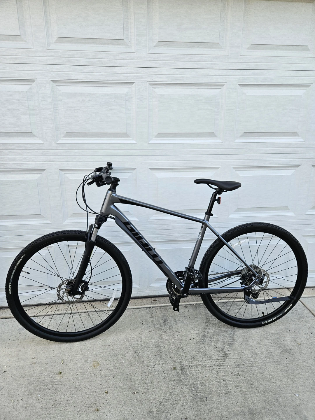 Like new! Giant Roam Hybrid Bike