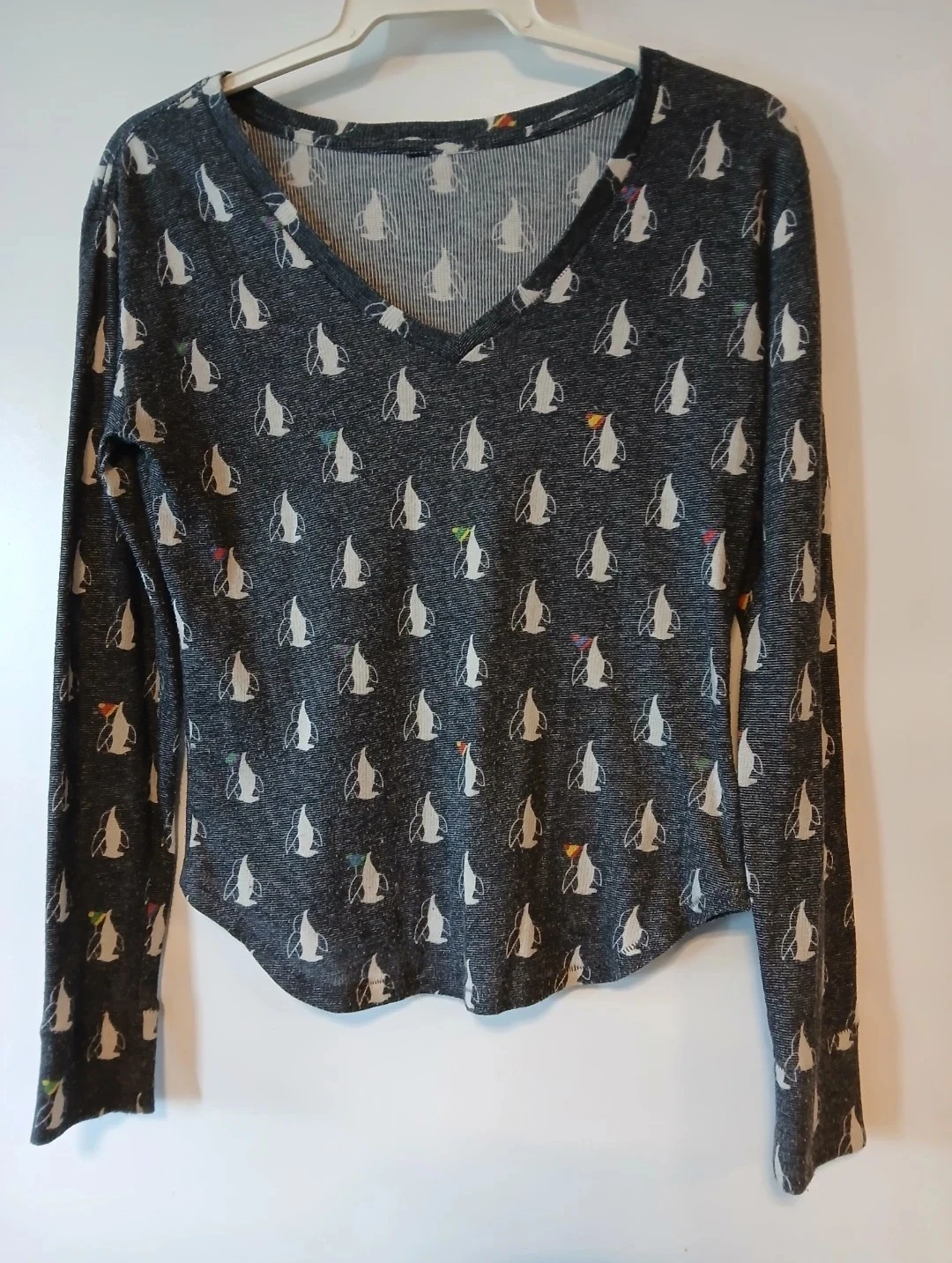 Long Sleeve Penguin Print V-Neck Top. Size small.