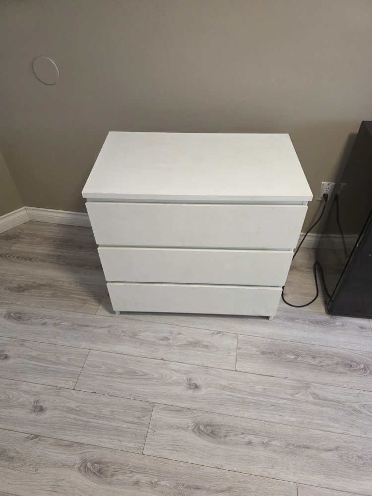 White 4-Drawer Dresser