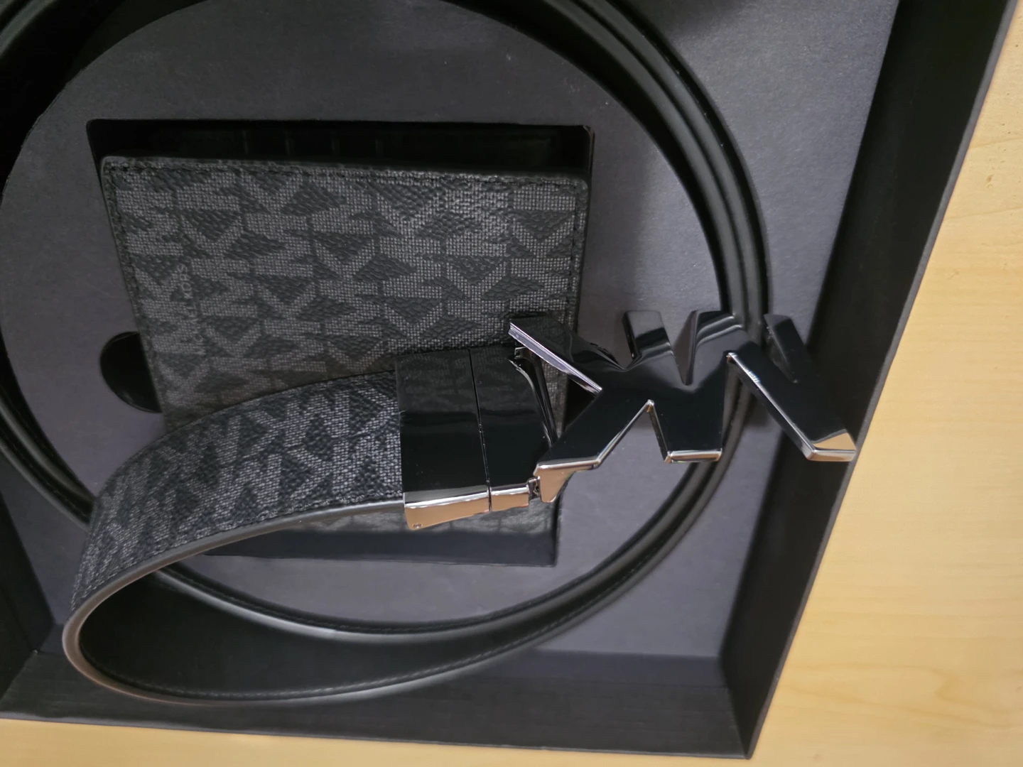 Michael Kors Belt and Wallet Set - photo 5