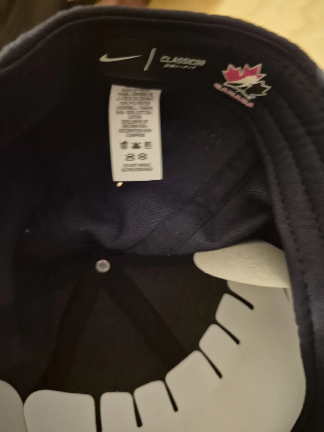 BN)Nike Team Canada Baseball Cap - photo 2