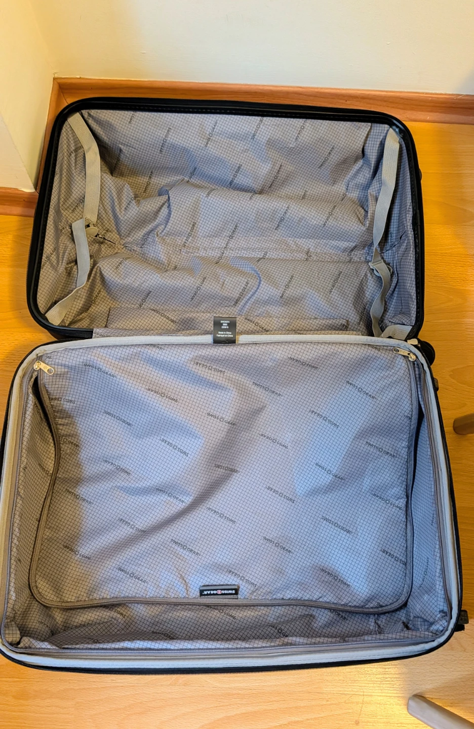 Swiss Gear Hardside Spinner Luggage - photo 3