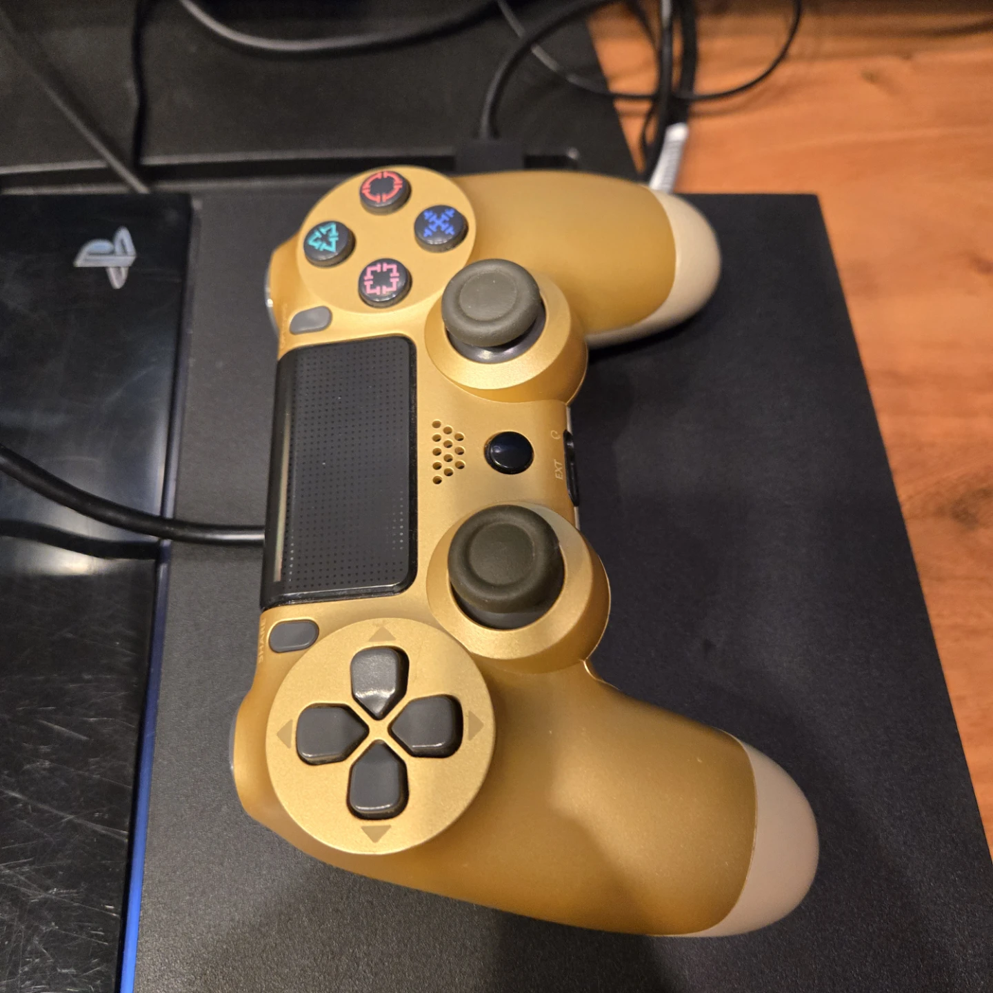 9.51 software. 1TB PS4. 3 controllers, cables. - photo 2