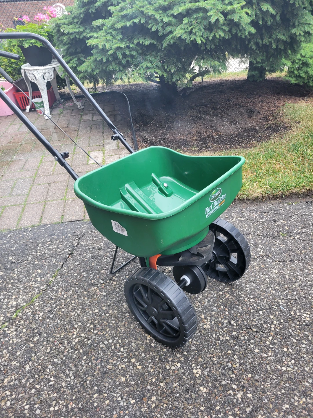 Scotts Turf Builder Mini Edgeguard Broadcast Spreader like new - photo 5