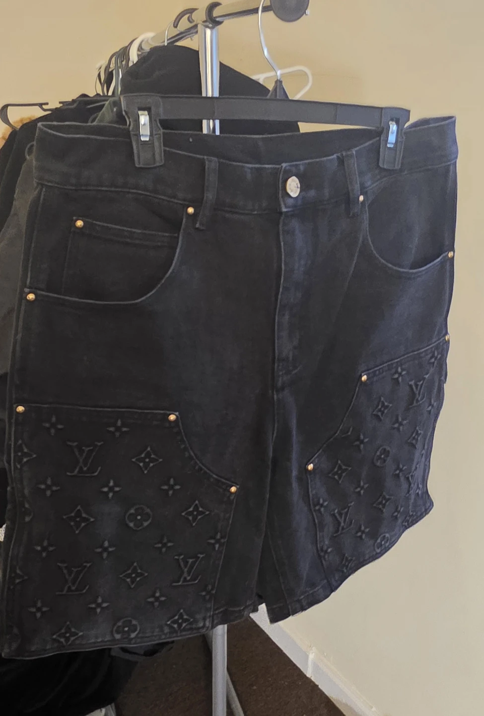 Louis Vuitton black short - photo 2