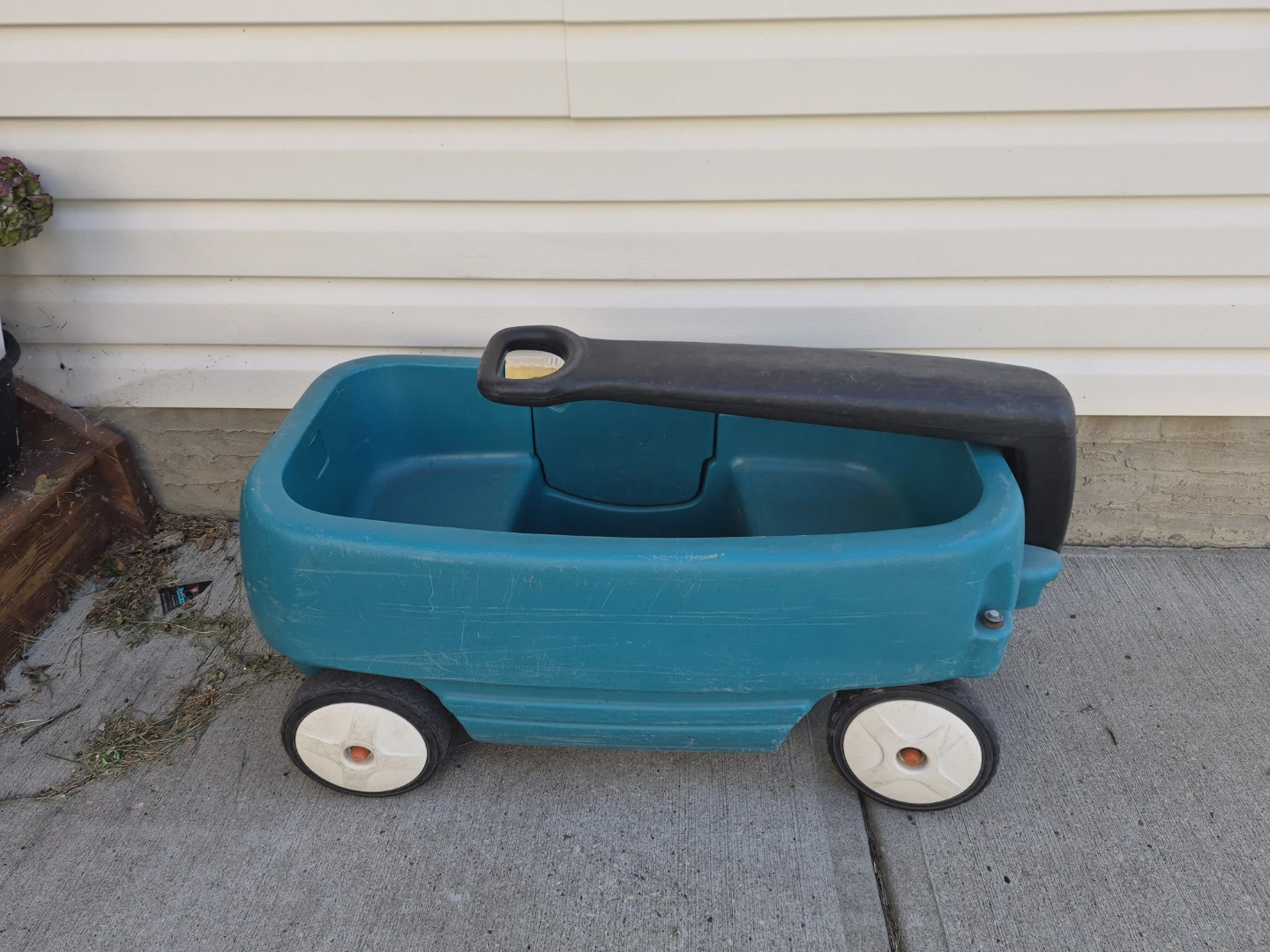 Teal Plastic Wagon with Handle
