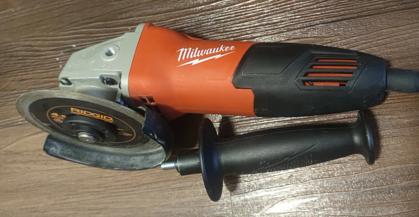 Milwaukee Angle Grinder with Ridgid 4.5" Cutting Disc