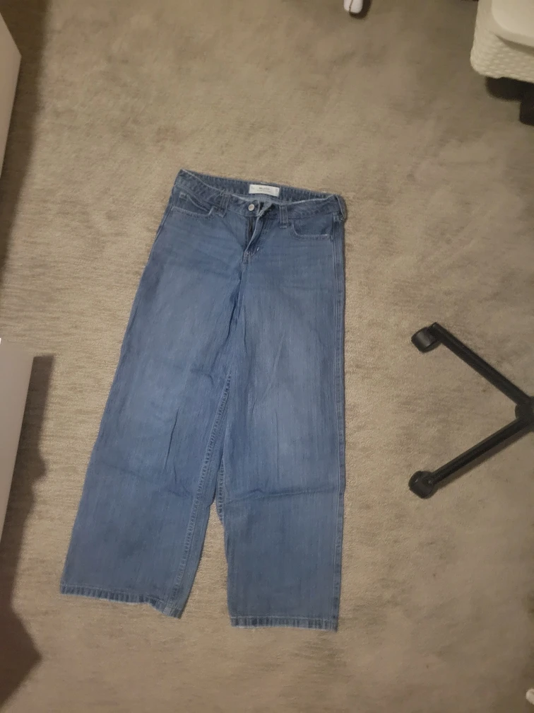 Hollister Low-Rise Super Baggy Jeans