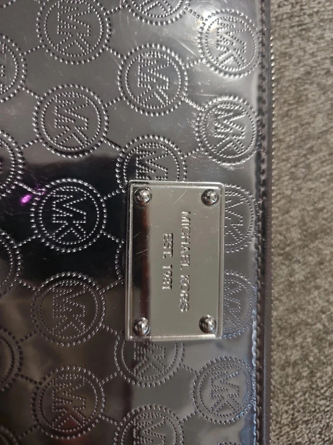 Michael Kors Silver Patent Zip Wallet - photo 2