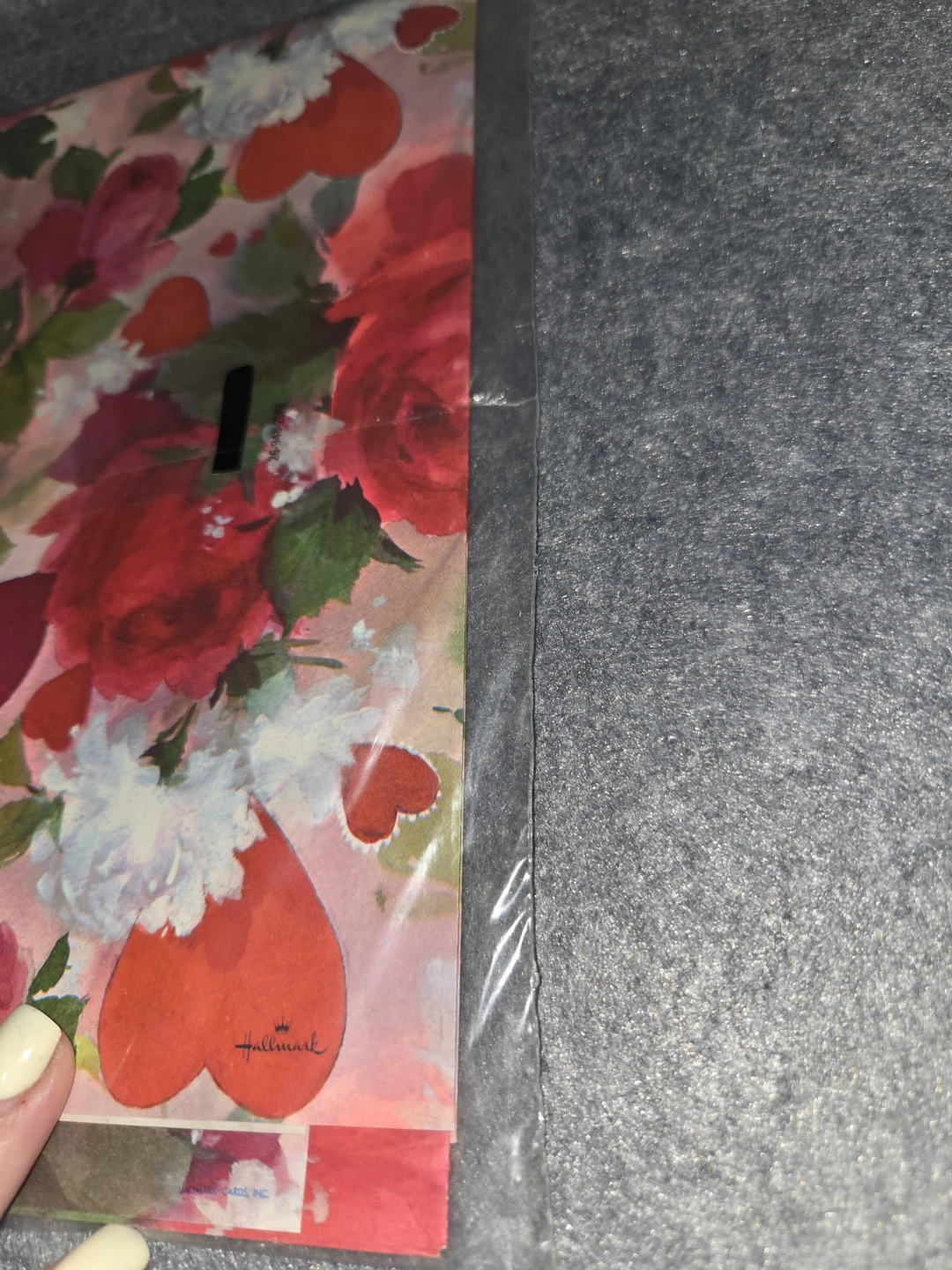 Hallmark Valentine's Day Wrapping Paper - photo 4