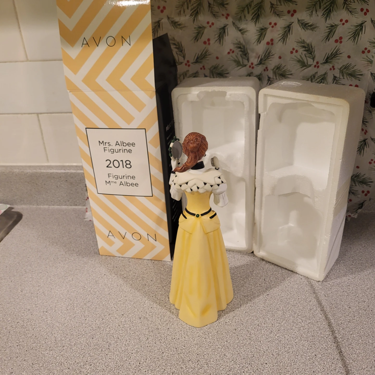 Avon Mrs. Albee Figurine 2018 - photo 2
