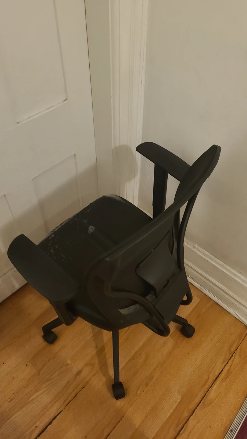 Moving sale - Black Mesh Office Chair - photo 2