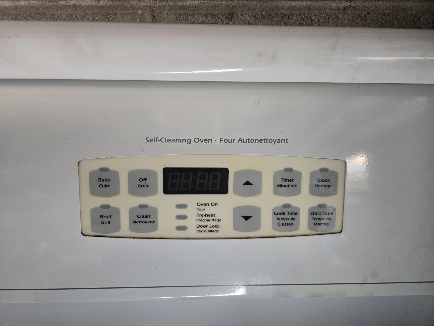 GE  (General Electric) White Stove - photo 3