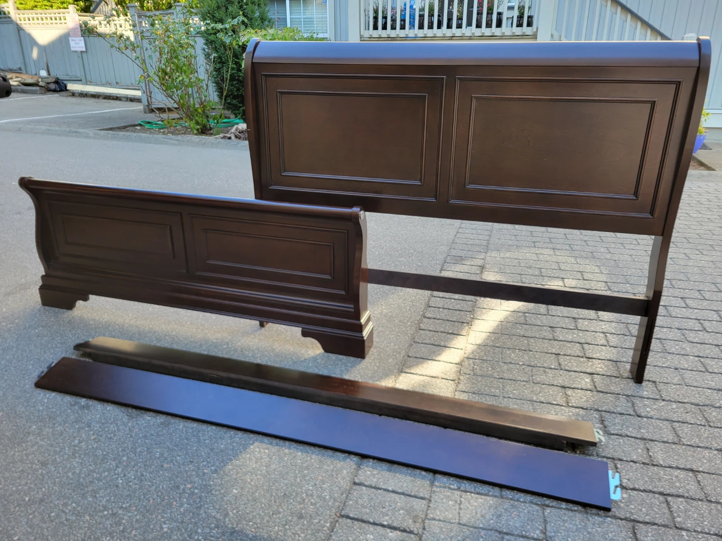 Beautiful Dark Brown Bed Frame & Beautyrest World Class Mattress - photo 4