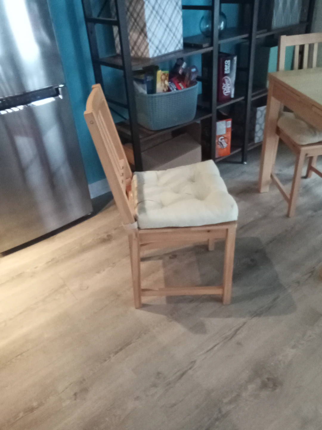 Ikea extendable dining table with 4 chairs - photo 2