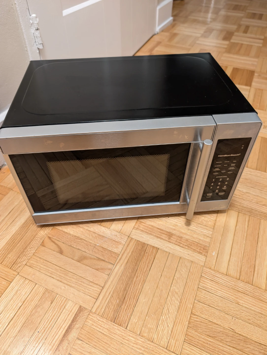 Hamilton Beach Microwave - photo 2