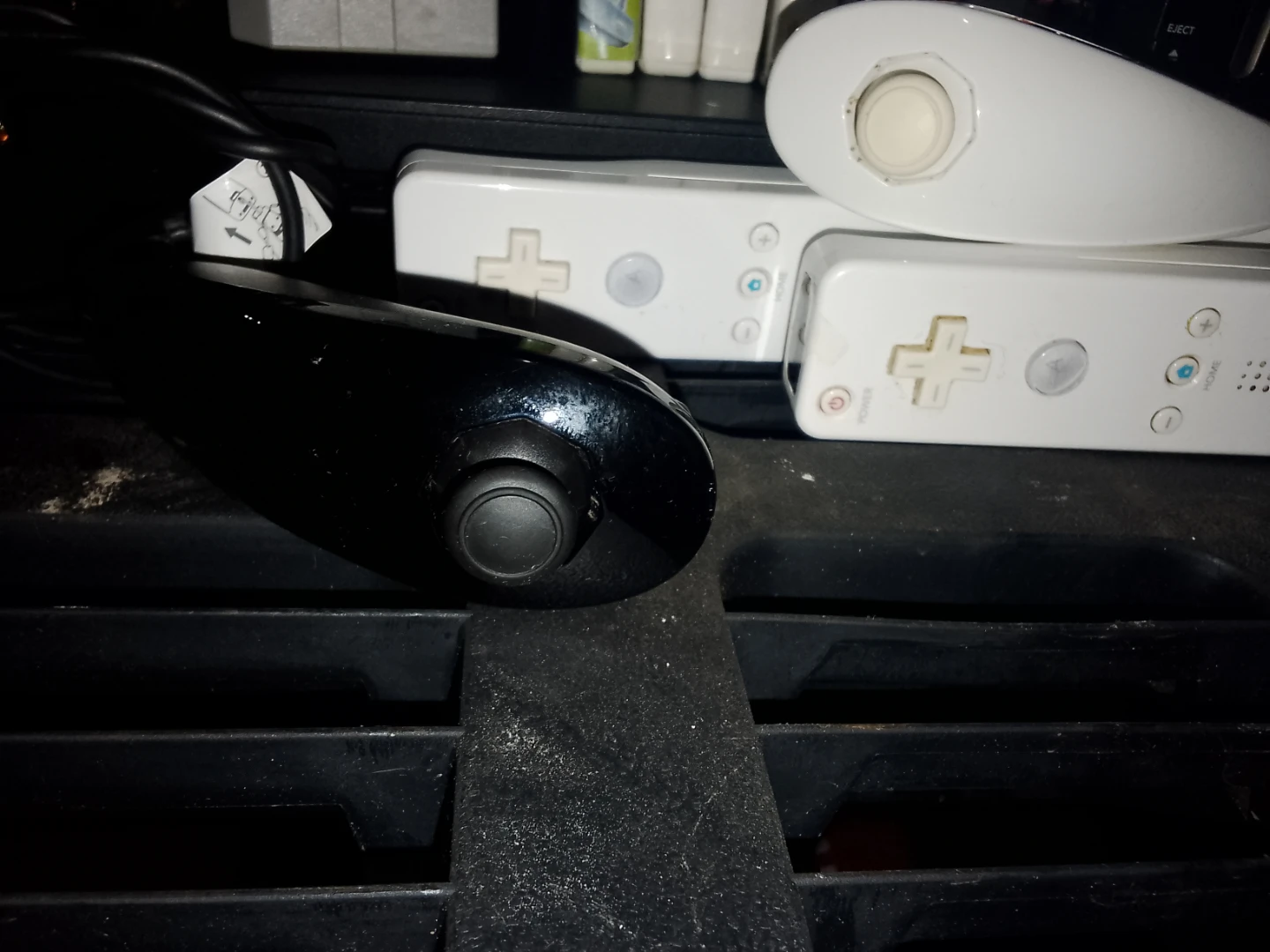 Nintendo Wii Console Bundle with Games and Controllers - photo 4