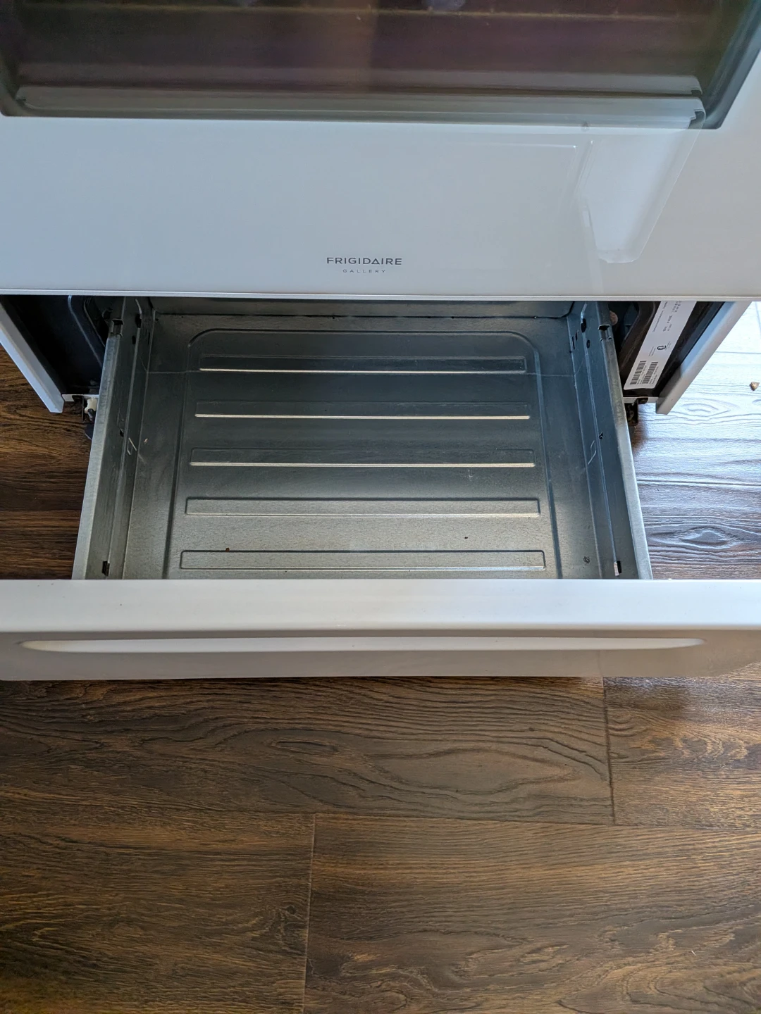 Frigidaire stove - photo 5