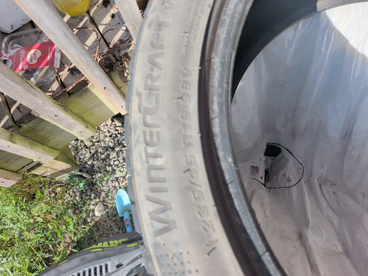WINTERCRAFT Tire 235/45R19 - photo 2