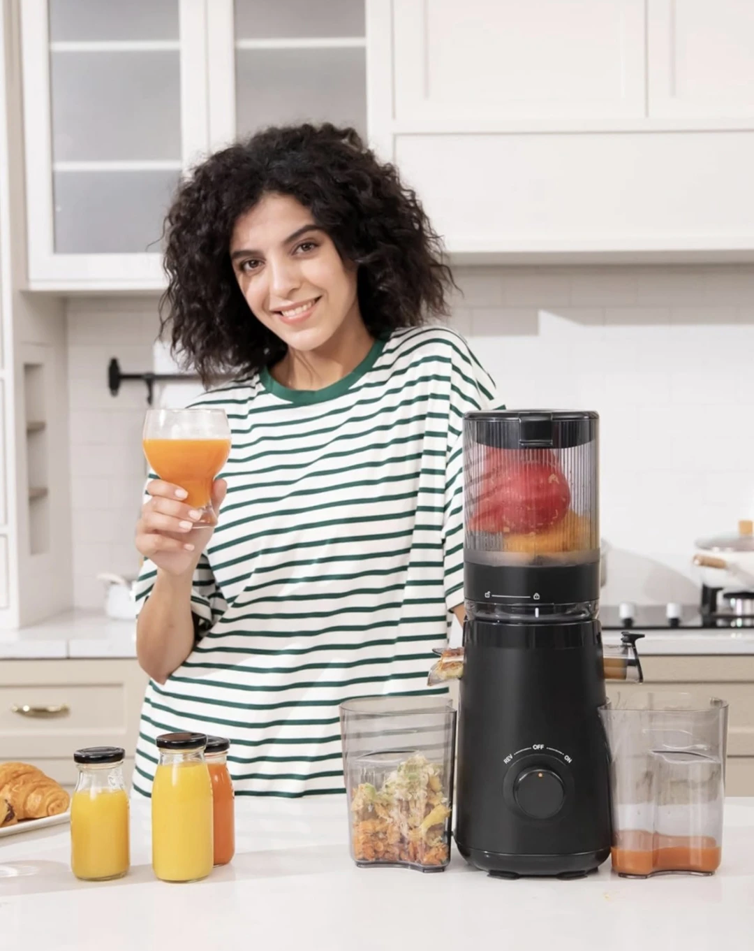 Black Juicer with 5.8" Feed Chute and 60oz Capacity - photo 2