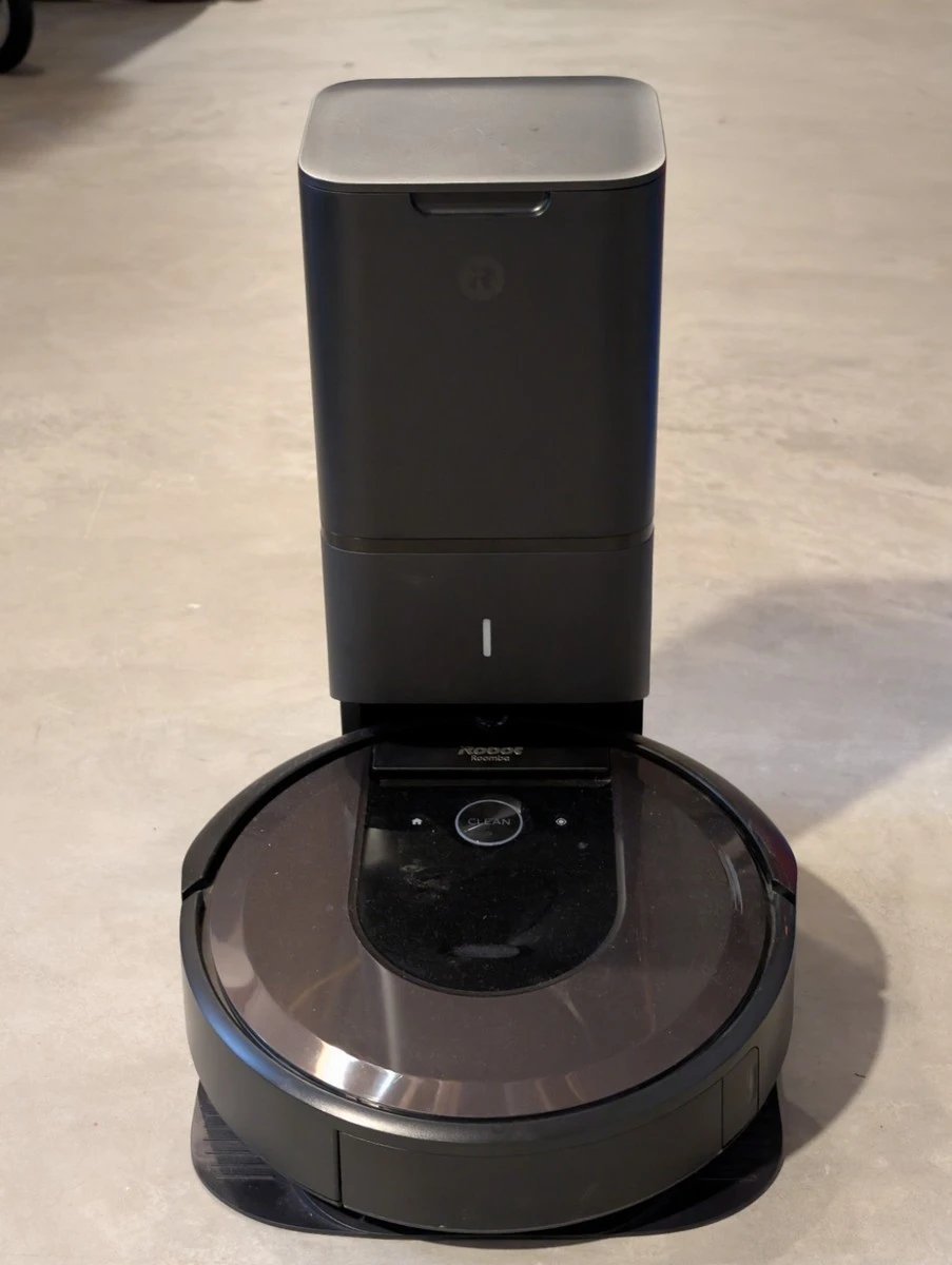 iRobot Roomba Robot Vacuum with Self-Emptying Base