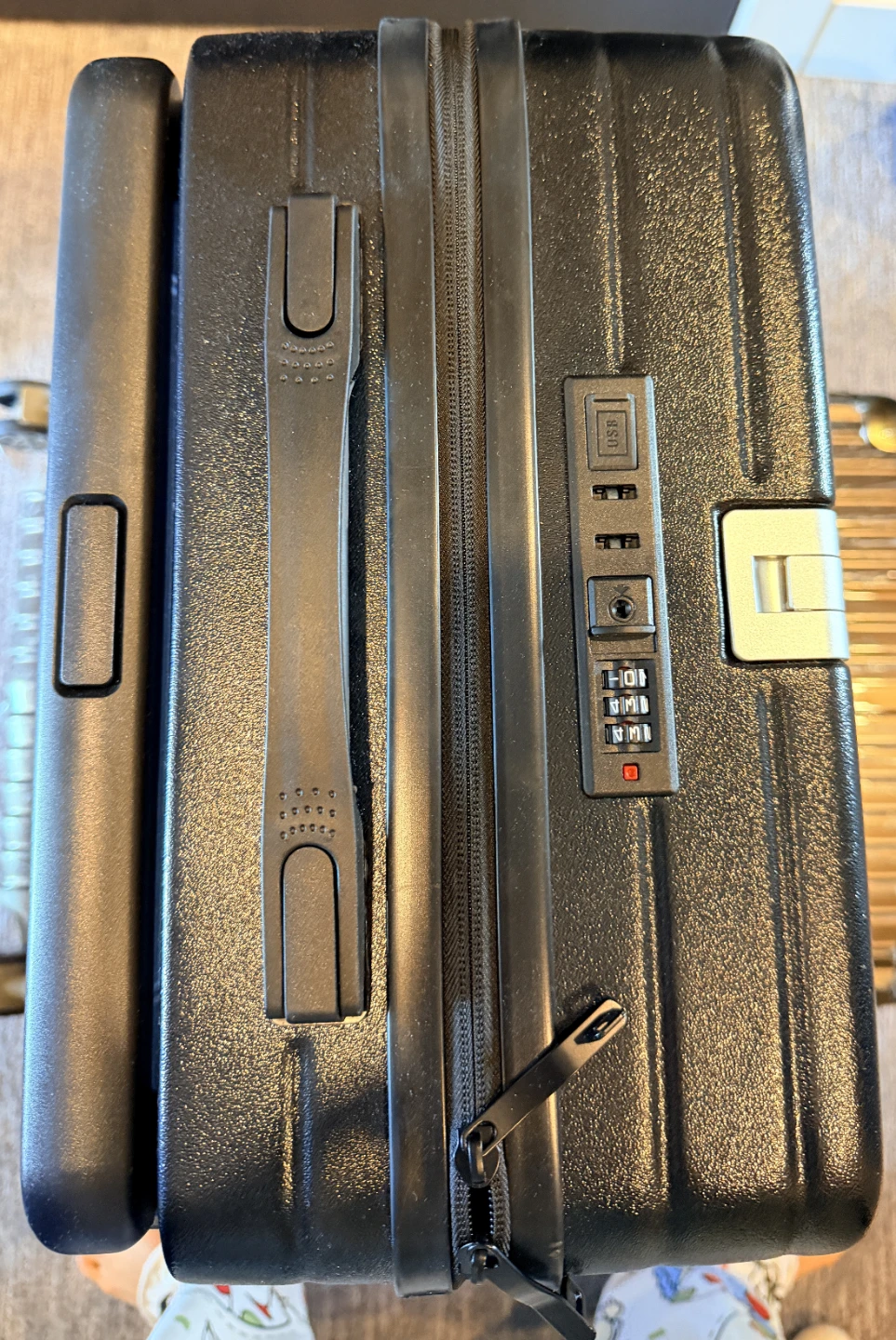 Brand new carry on size luggage - photo 2