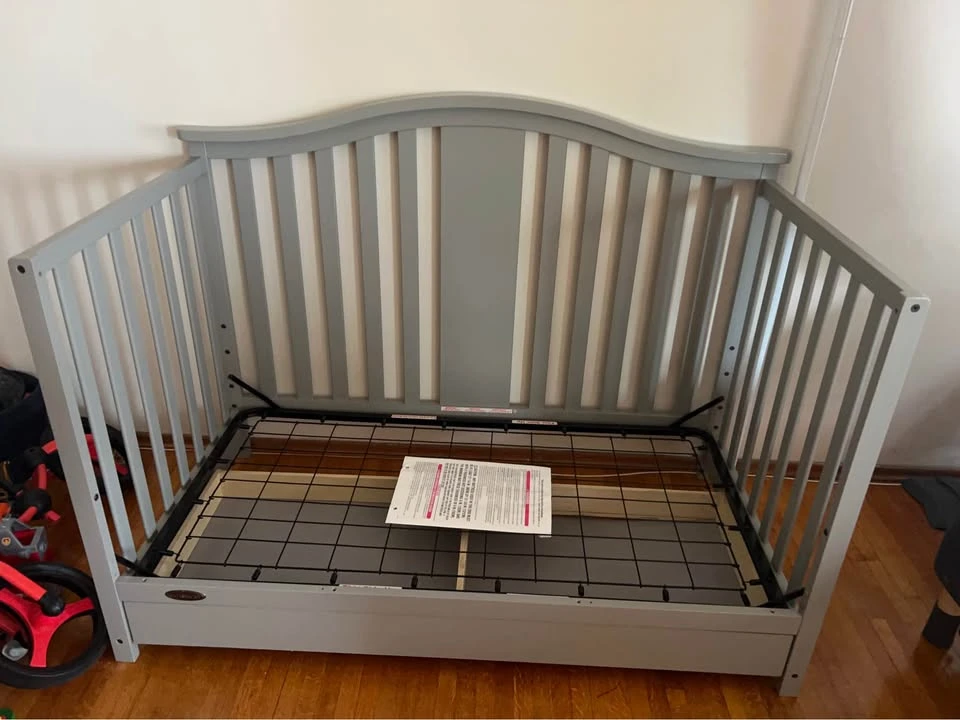 Grey Crib / Toddler Bed - photo 4