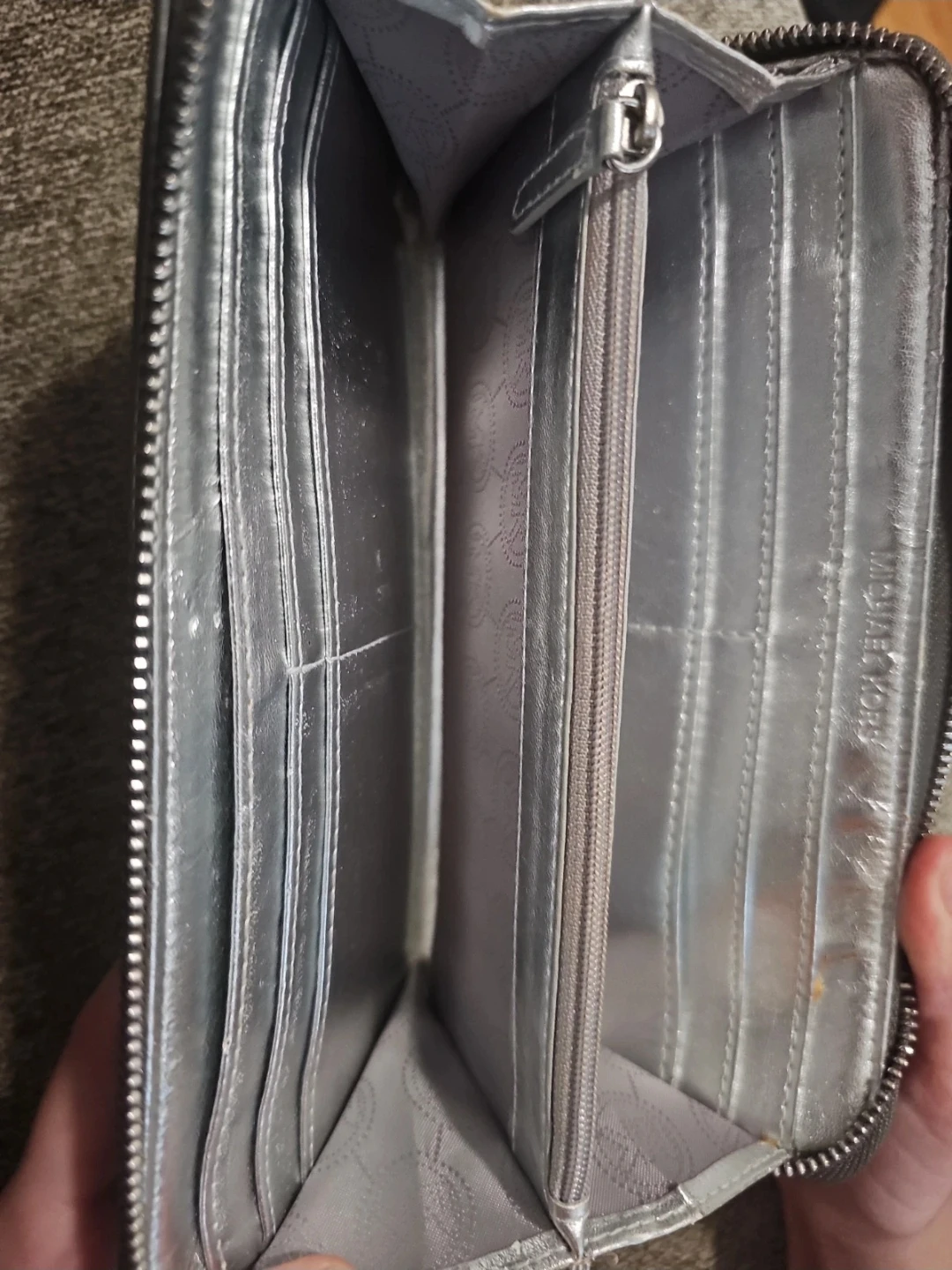 Michael Kors Silver Patent Zip Wallet - photo 4