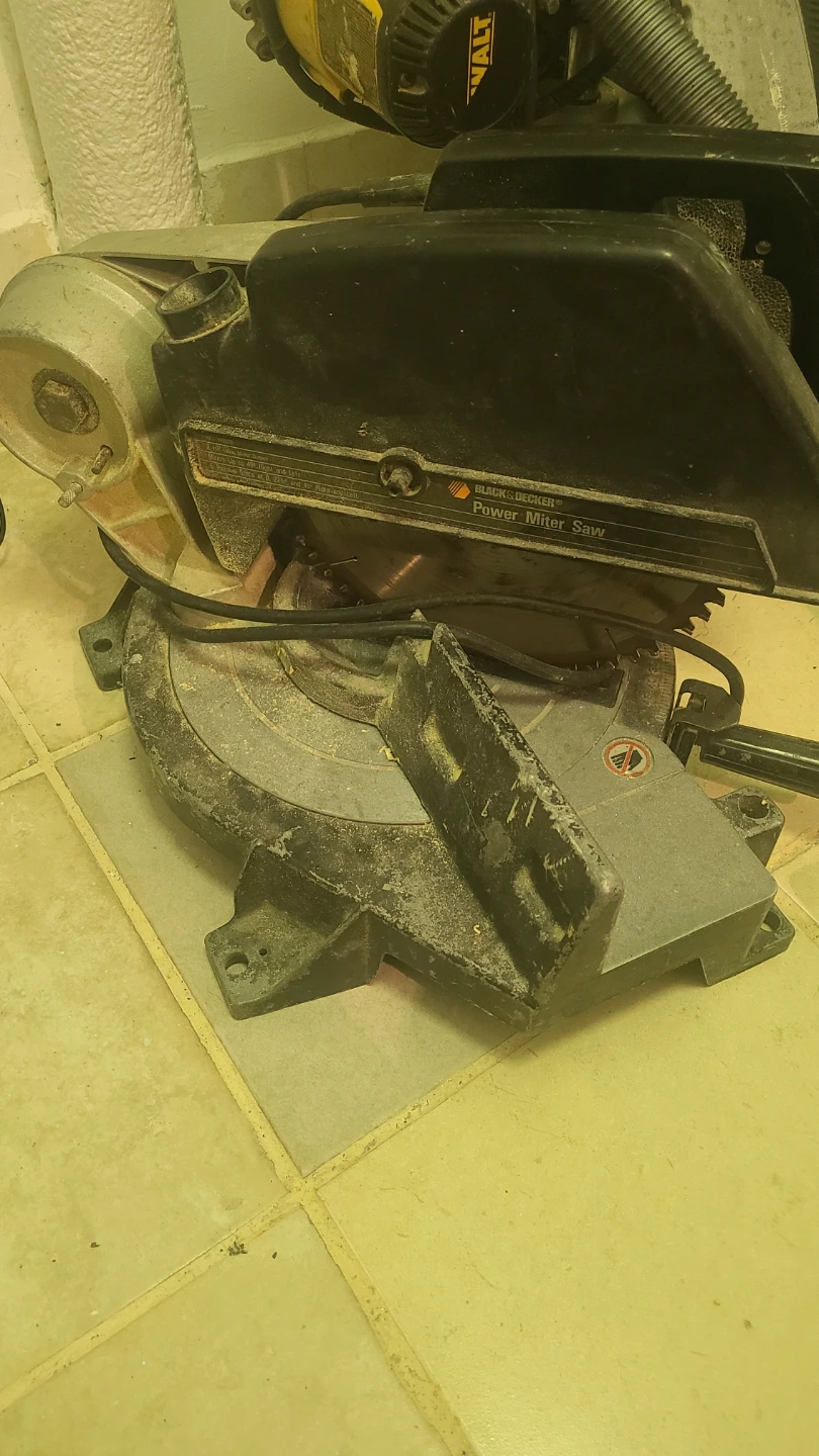 Black & Decker Power Miter Saw - photo 2