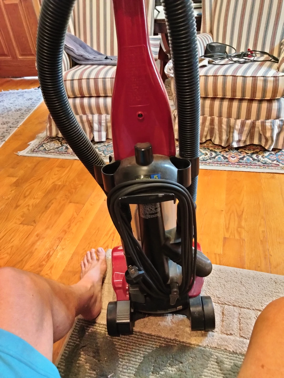 Dirt Devil Breezy Bagless Vacuum Cleaner - photo 4