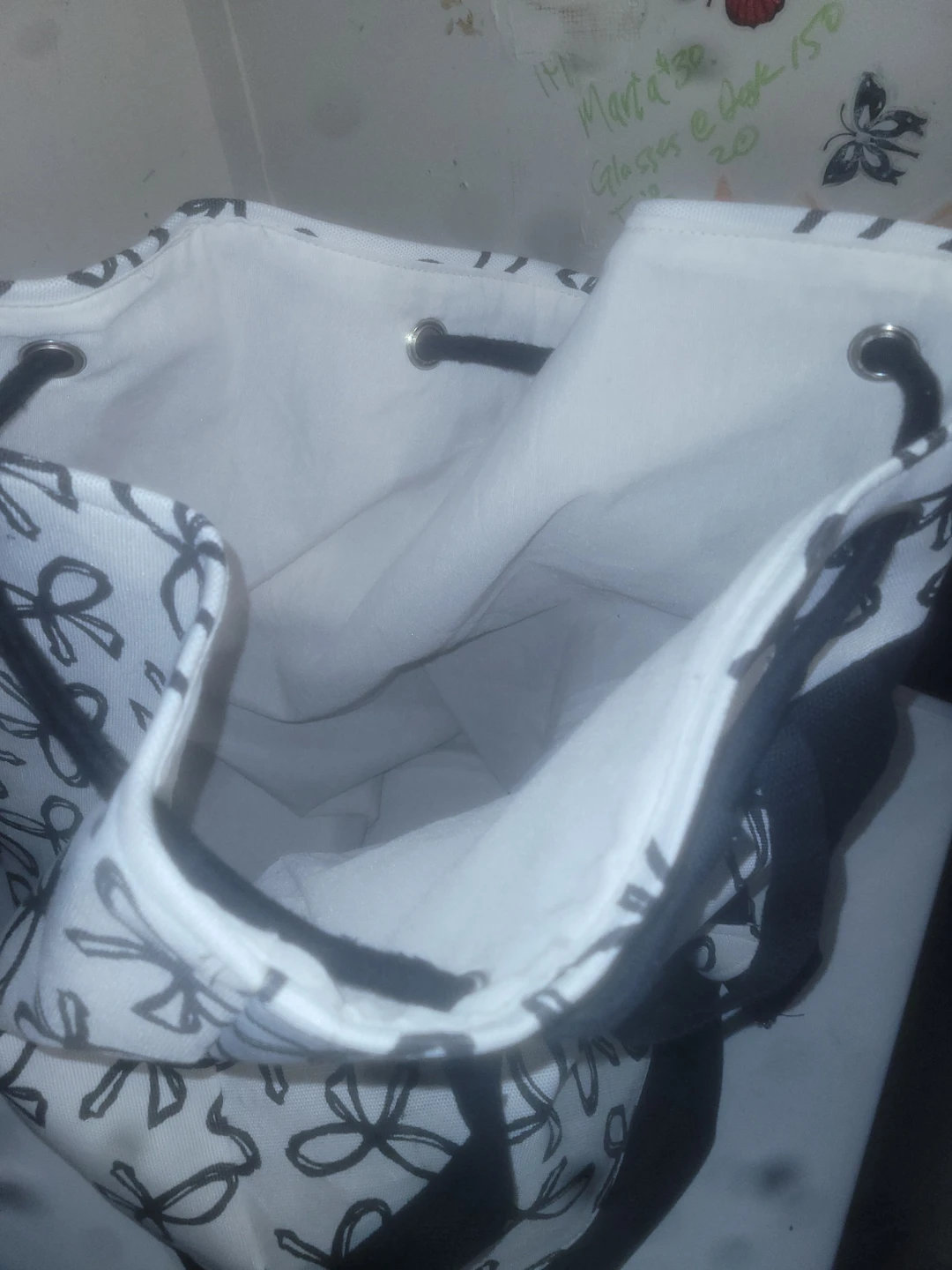 White and Black Drawstring Laundry Bag with Floral Pattern - photo 3