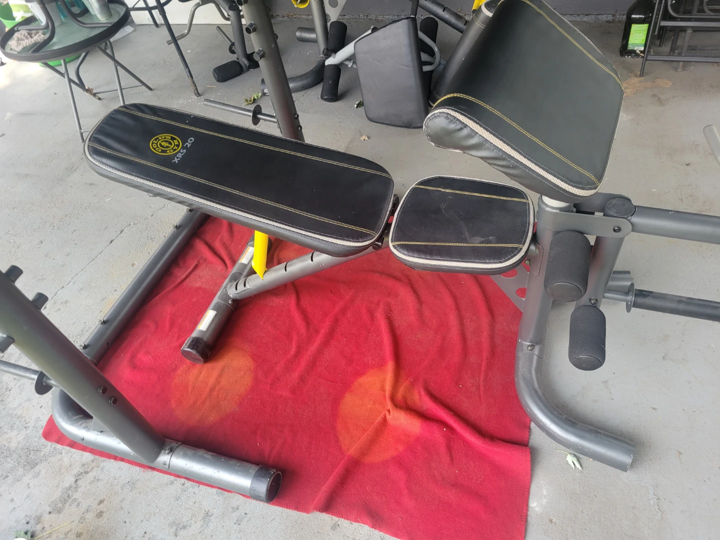 GOLD'S GYM  SQUAT RACK AND 6 POSITIONS ADJUSTABLE BENCH